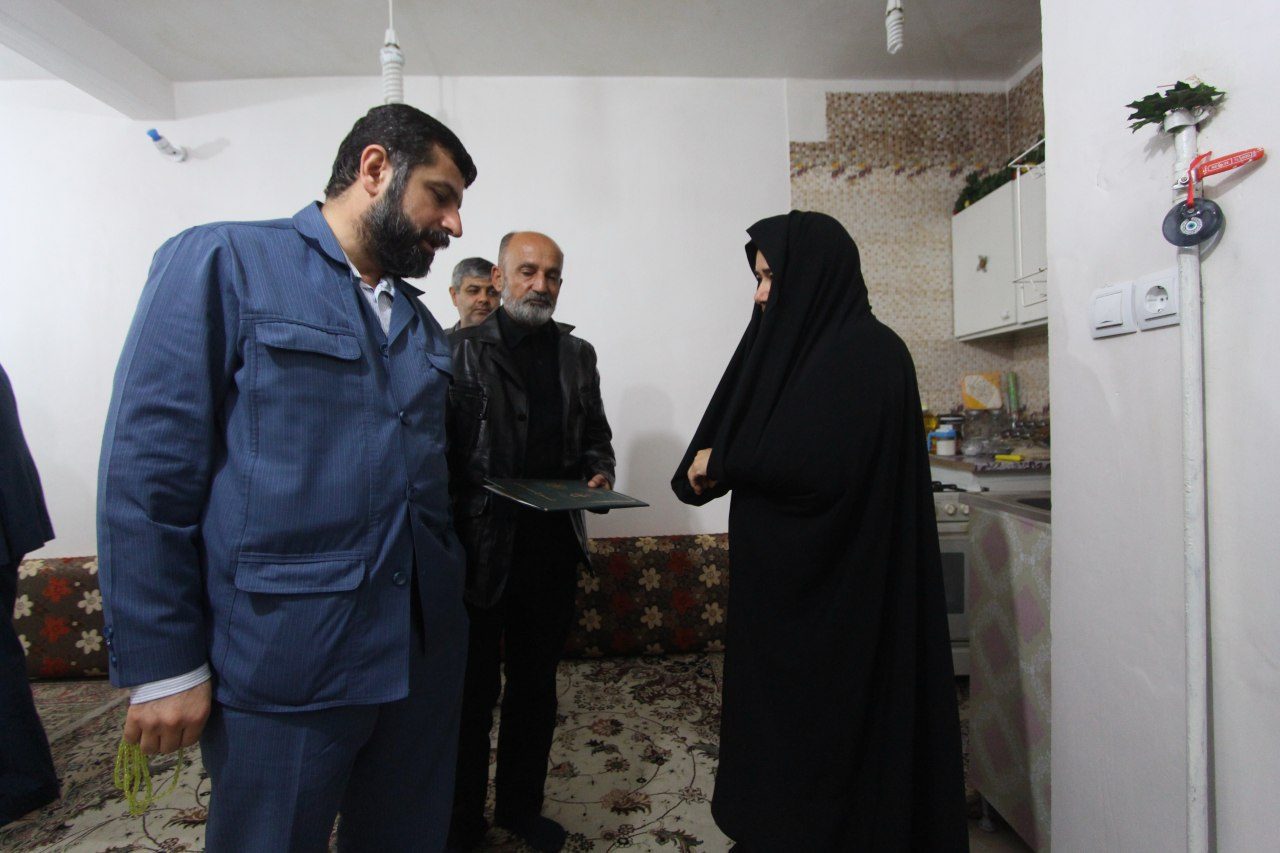 دیدار استاندار خوزستان با خانواده شهید جنایت تروریستی اهواز 