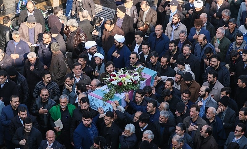 ۷ شهید گمنام دفاع‌مقدس بر دستان مردم ولایتمدار اهواز تشییع می‌شوند 