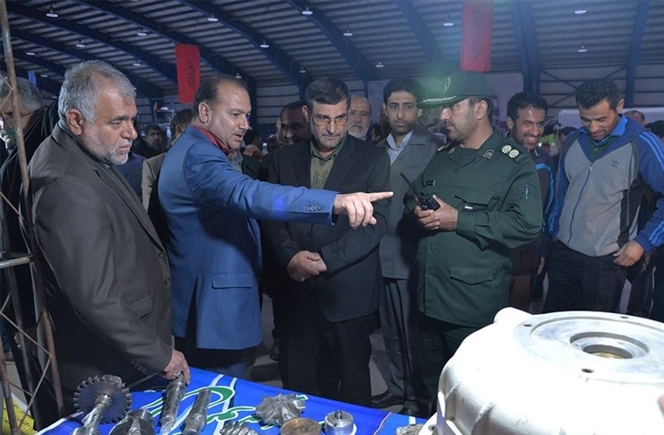 فرمانده نیروی دریایی سپاه از نمایشگاه دستاوردهای چهل‌ساله انقلاب در بندرماهشهر بازدید کرد