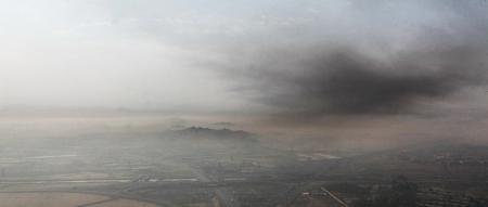 آتش سوزی بخش عراقی تالاب هورالعظیم منشاء دود غلیظ در هوای ۳ شهر خوزستان 
