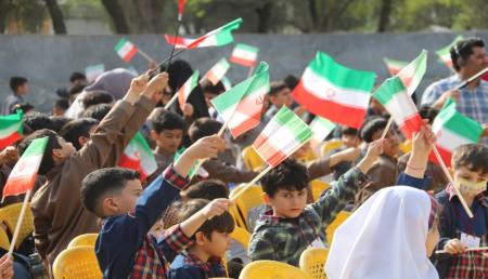  برگزاری جشن ۴۰۰۰ نفری دانش‌آموزی دهه فجر در پارک بانوان اهواز