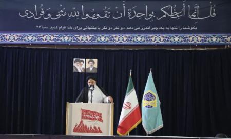 تاریخ عبرتگاه کسانی است که به لبخند دشمن اعتماد میکنند